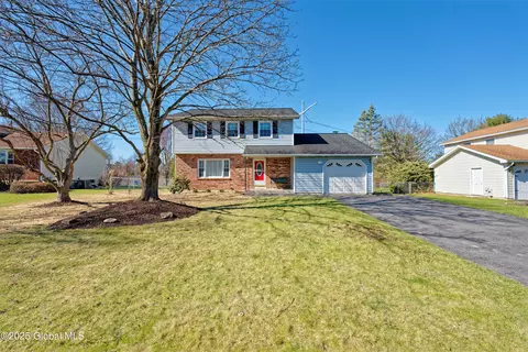 87 Dorchester Ave, Selkirk, NY 12158