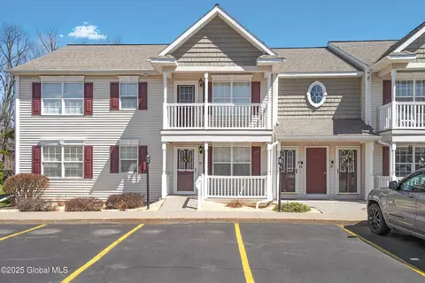 31 Riverside Dr, Rotterdam Junction, NY 12150