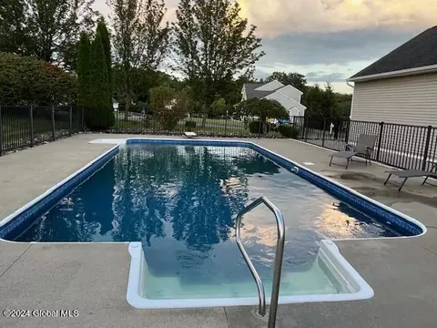 2 Breanna Dr, Schenectady, NY 12304 photo 9