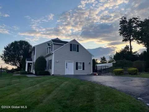 2 Breanna Dr, Schenectady, NY 12304 photo 5