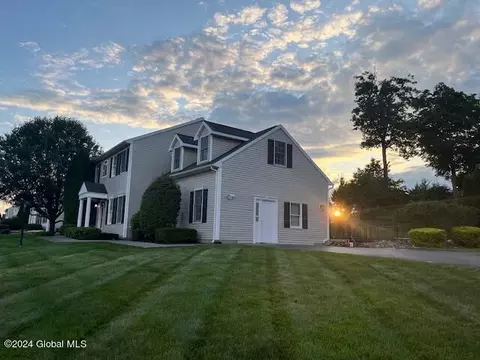 2 Breanna Dr, Schenectady, NY 12304 photo 4