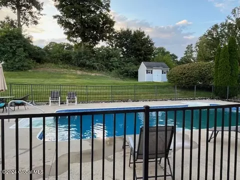 2 Breanna Dr, Schenectady, NY 12304 photo 6