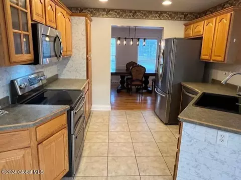 2 Breanna Dr, Schenectady, NY 12304 photo 31