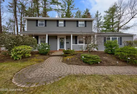 11 Gramecy Ct, Clifton Park, NY 12065