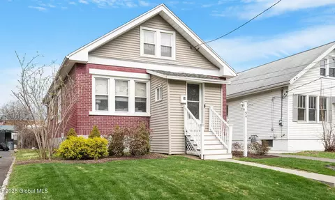 54 Holmes Ct, Albany, NY 12209