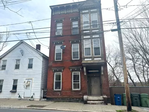 164 Main St, Cohoes, NY 12047