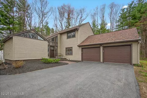 3 Stonegate Rd, Ballston Lake, NY 12019