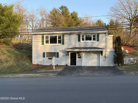 305 W Fulton St, Gloversville, NY 12078