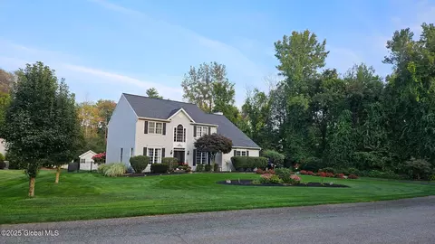 33 Spice Mill Blvd, Clifton Park, NY 12065