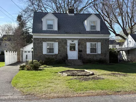 21 Wood Ter, Albany, NY 12208