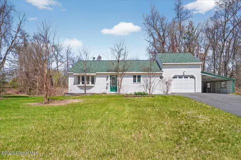 15 Ruby Ln, Selkirk, NY 12158