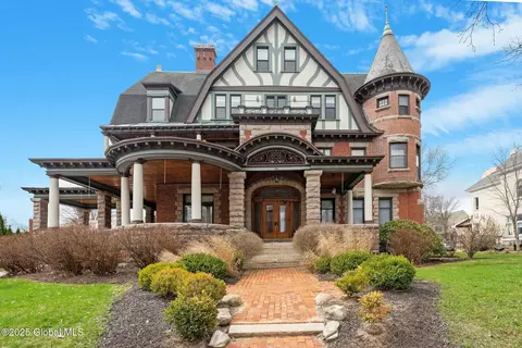 56 Union Ave #5, Saratoga Springs, NY 12866