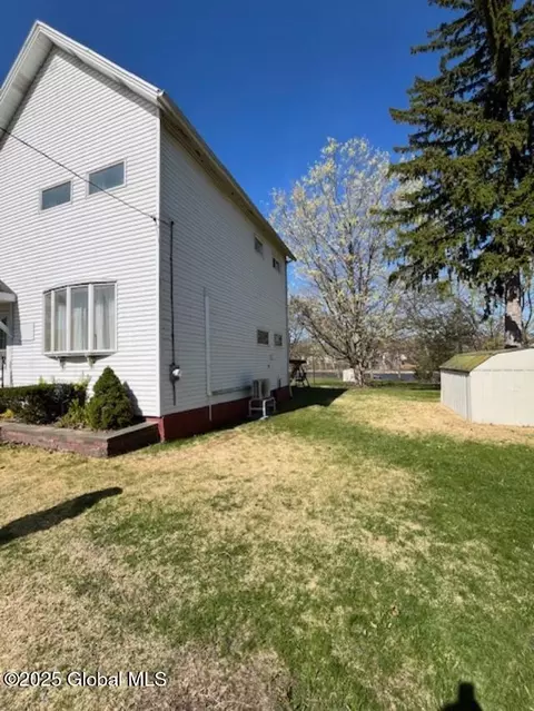 18 1st St, Cohoes, NY 12047