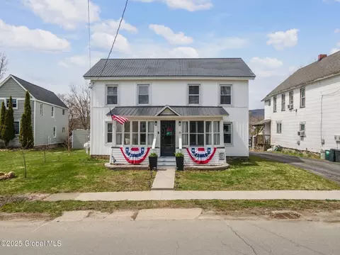 31 N Main St, Mayfield, NY 12117