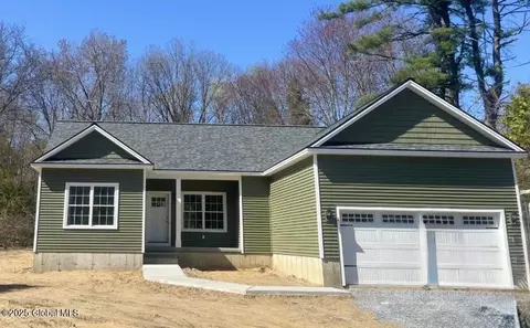 13 Leonard Ln, Queensbury, NY 12804