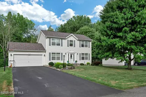 39 Michelle Dr, Clifton Park, NY 12065