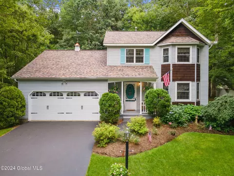 21 Damascus Dr, Wilton, NY 12831