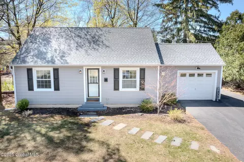 2 Plymouth Ave #A, Delmar, NY 12054