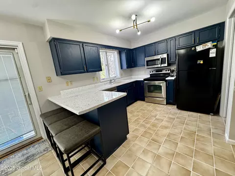 Kitchen - 3 Timber Ln, Glenmont, NY 12077 photo 4 of 5
