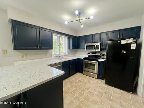 Kitchen - 3 Timber Ln, Glenmont, NY 12077 photo 2 of 5