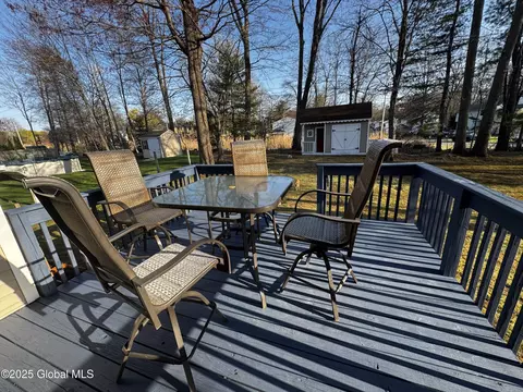 Exterior - 3 Timber Ln, Glenmont, NY 12077 photo 2 of 4