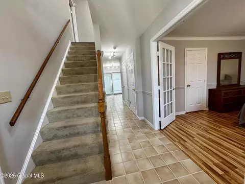 Entry Way - 3 Timber Ln, Glenmont, NY 12077 photo 2 of 5