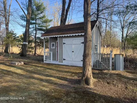 Exterior - 3 Timber Ln, Glenmont, NY 12077 photo 3 of 4