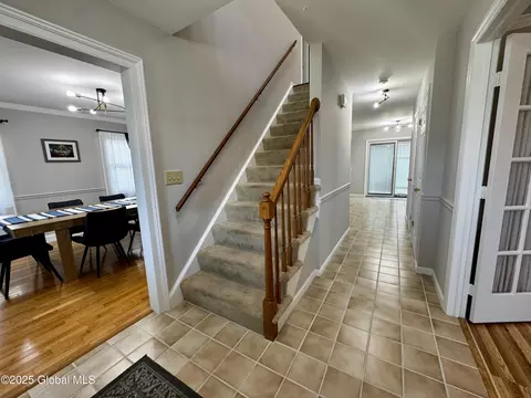 Entry Way - 3 Timber Ln, Glenmont, NY 12077 photo 3 of 5