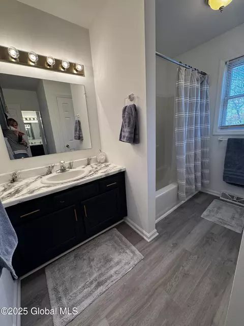 Bath - 3 Timber Ln, Glenmont, NY 12077 photo 3 of 3
