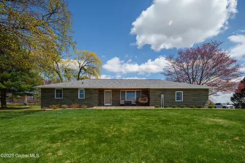 269 Upper Newtown Rd, Halfmoon, NY 12118