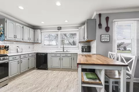 Kitchen - 148 Wemple Rd, Glenmont, NY 12077 photo 2 of 6