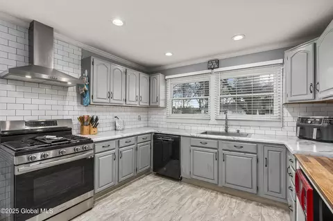 Kitchen - 148 Wemple Rd, Glenmont, NY 12077 photo 3 of 6