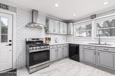 Kitchen - 148 Wemple Rd, Glenmont, NY 12077 photo 4 of 6