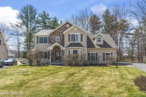 36 Domenico Dr, Glenmont, NY 12077