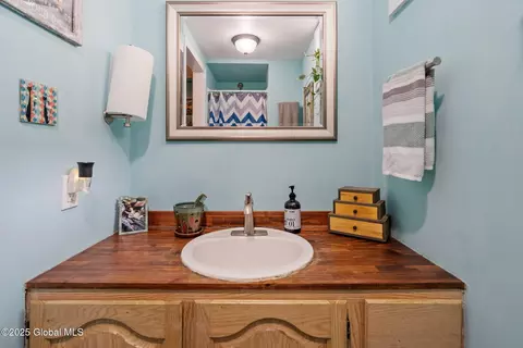 Bath - 11 Maple Ter, Delmar, NY 12054 photo 6 of 6