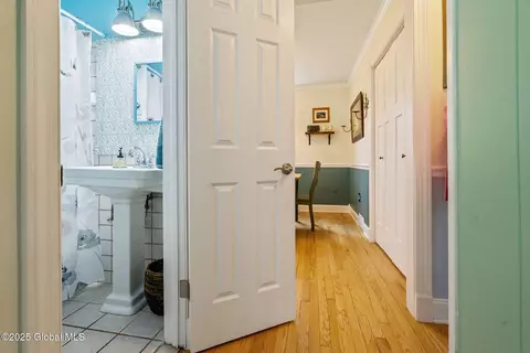 Entry Way - 11 Maple Ter, Delmar, NY 12054 photo 4 of 8