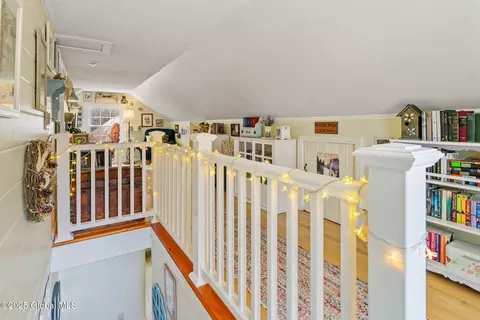 Entry Way - 11 Maple Ter, Delmar, NY 12054 photo 5 of 8
