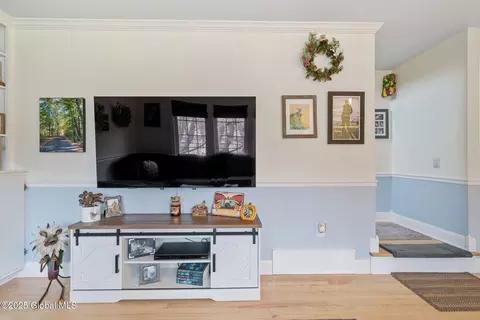 Entry Way - 11 Maple Ter, Delmar, NY 12054 photo 3 of 8