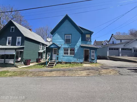 96 Woodside Ave, Gloversville, NY 12078