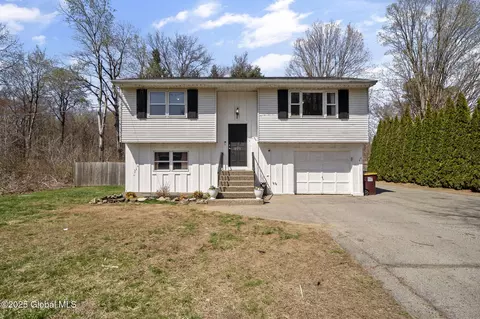 277 Lower Newtown Rd, Halfmoon, NY 12188