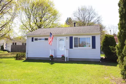 33 Plaske Dr, Schenectady, NY 12309