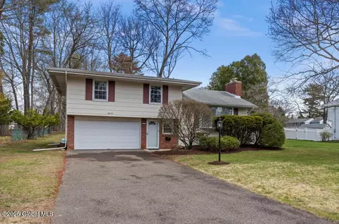 55 Montrose Dr, Delmar, NY 12054
