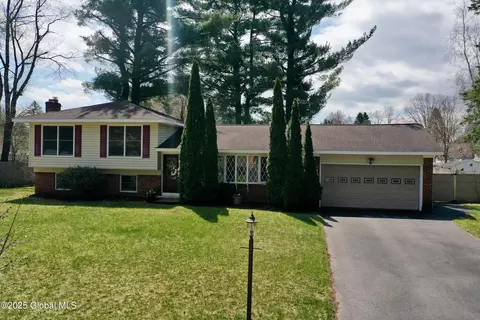 4 Southcrest Dr, Clifton Park, NY 12065