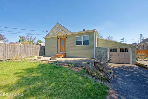 27 Corthell St, Albany, NY 12205