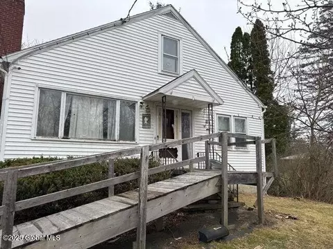 25 Glenmore Rd, Troy, NY 12180