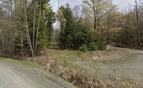 460 Madonna Lake Rd, Cropseyville, NY 12052
