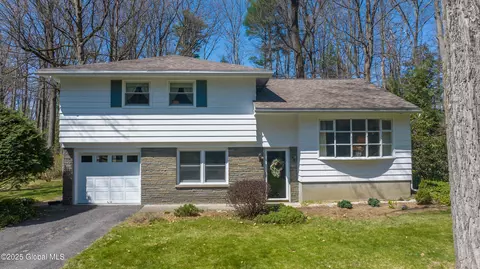 20 Loughberry Rd, Saratoga Springs, NY 12866