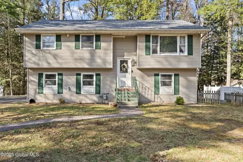 69 Wineberry Ln, Ballston Spa, NY 12020
