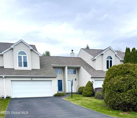 7 Gregory Ct, Rensselaer, NY 12144