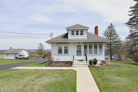 56 Mcculloch Ave, Ravena, NY 12143